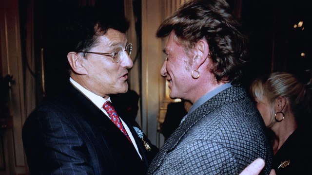 VOICI Testament Johnny Hallyday : Jean-Claude Camus défend David et Laura après avoir soutenu Laeticia