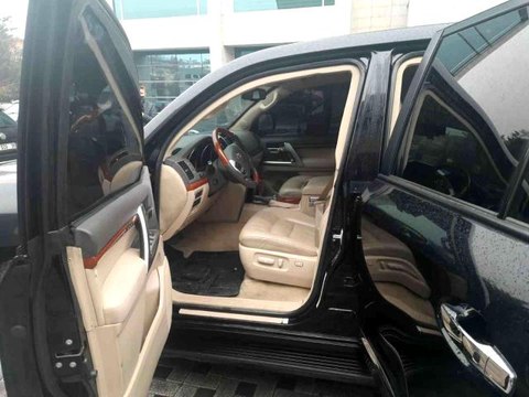 Melih Gökçek, kendisine tahsis edilen zırhlı aracı teslim etti