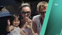 VOICI - PHOTO Laeticia Hallyday souriante pour un moment à la plage avec Jade et Joy