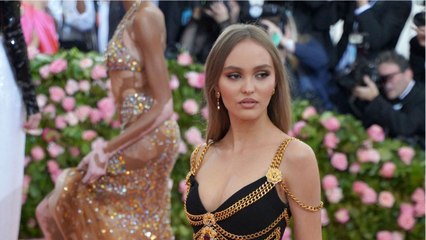 VOICI - Lily-Rose Depp a 20 ans : les tendres messages de Natalie Portman, Leïla Bekhti, Naomi Campbell