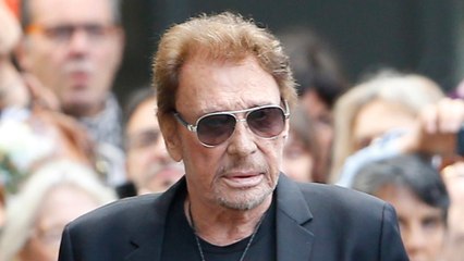 VOICI Découvrez quelle célébrité s’est rendue sur la tombe de Johnny Hallyday à Saint-Barthélemy