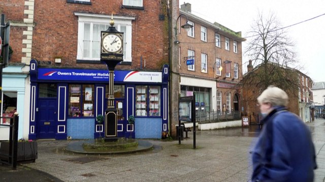 بوريس جونسون يواجه غضب الأغلبية البرلمانية بسبب إجراءات مكافحة تفشي المتحورة أوميكرون