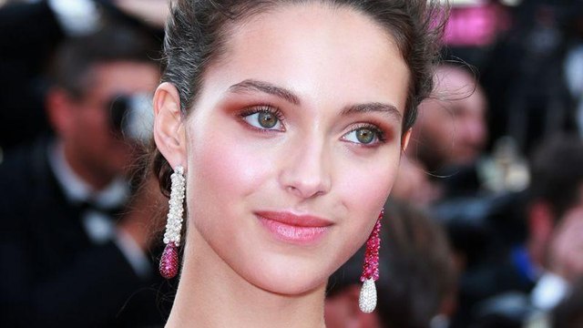 VOICI - PHOTOS Jenaye, la fille de Yannick Noah, pose topless lors d’un shooting très sexy