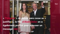 VOICI Alain Delon : sa fille Anouchka pousse encore un gros coup de gueule… topless