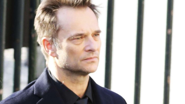 VOICI - Johnny Hally­day : on sait pourquoi David ne sera pas présent à l’hom­mage de Sylvie Vartan pour son père