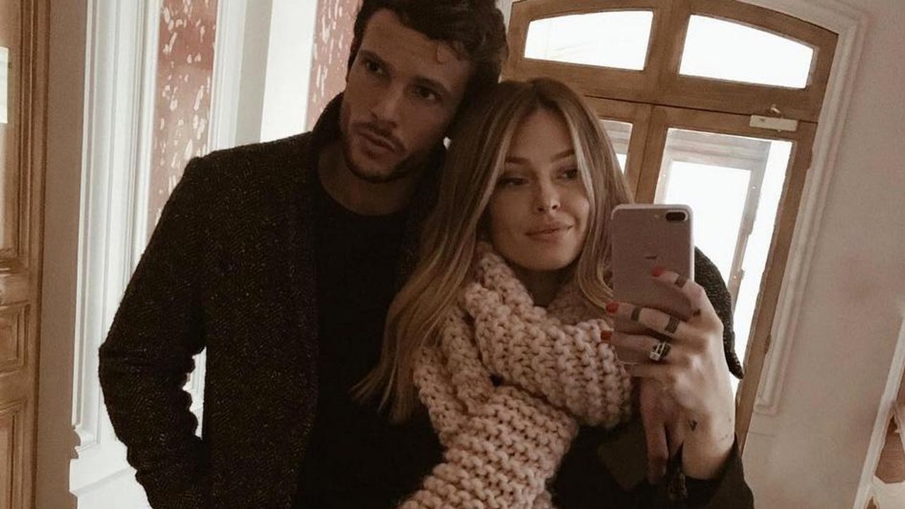 VOICI - Caro­line Rece­veur est enceinte : sa tendre annonce de gros­sesse en photo