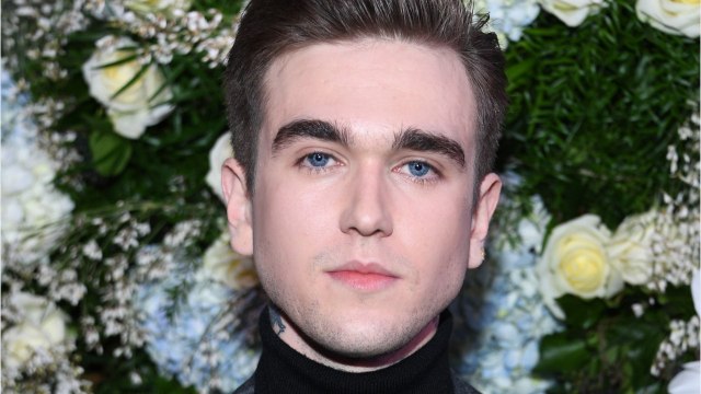 VOICI - Gabriel-Kane Day-Lewis torse-nu dans son lit, le fils d’Isabelle Adjani très chanceux pour son anniversaire