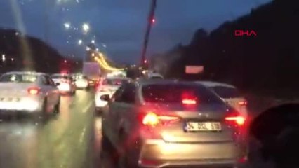 BEYKOZ'DA KAZAYA KARIŞAN ARAÇ ÇEKİCİ ÜSTÜNDE YANDI