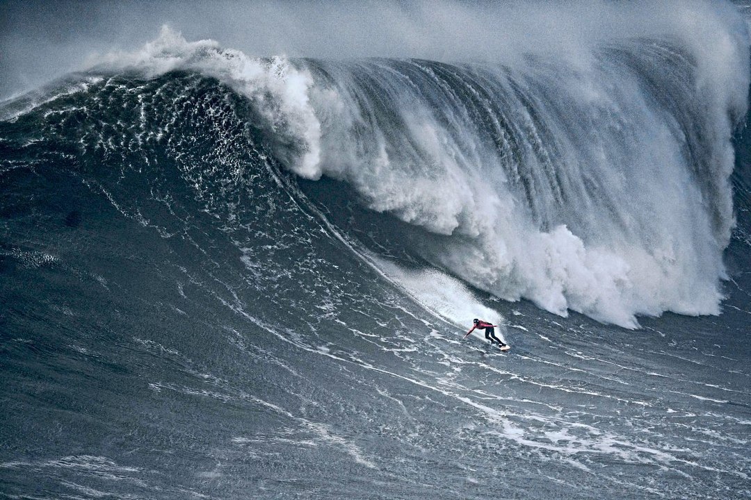 Big-Wave-Surfing: Bilder von der Nazaré-Welle in Portugal