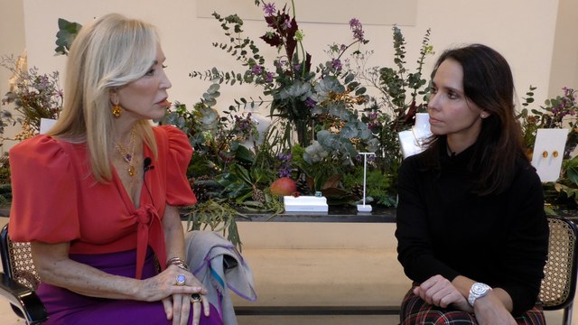 Carmen Lomana: Preocupada por el Rey Emérito por las noticias que le ha transmitido la Infanta Margarita.