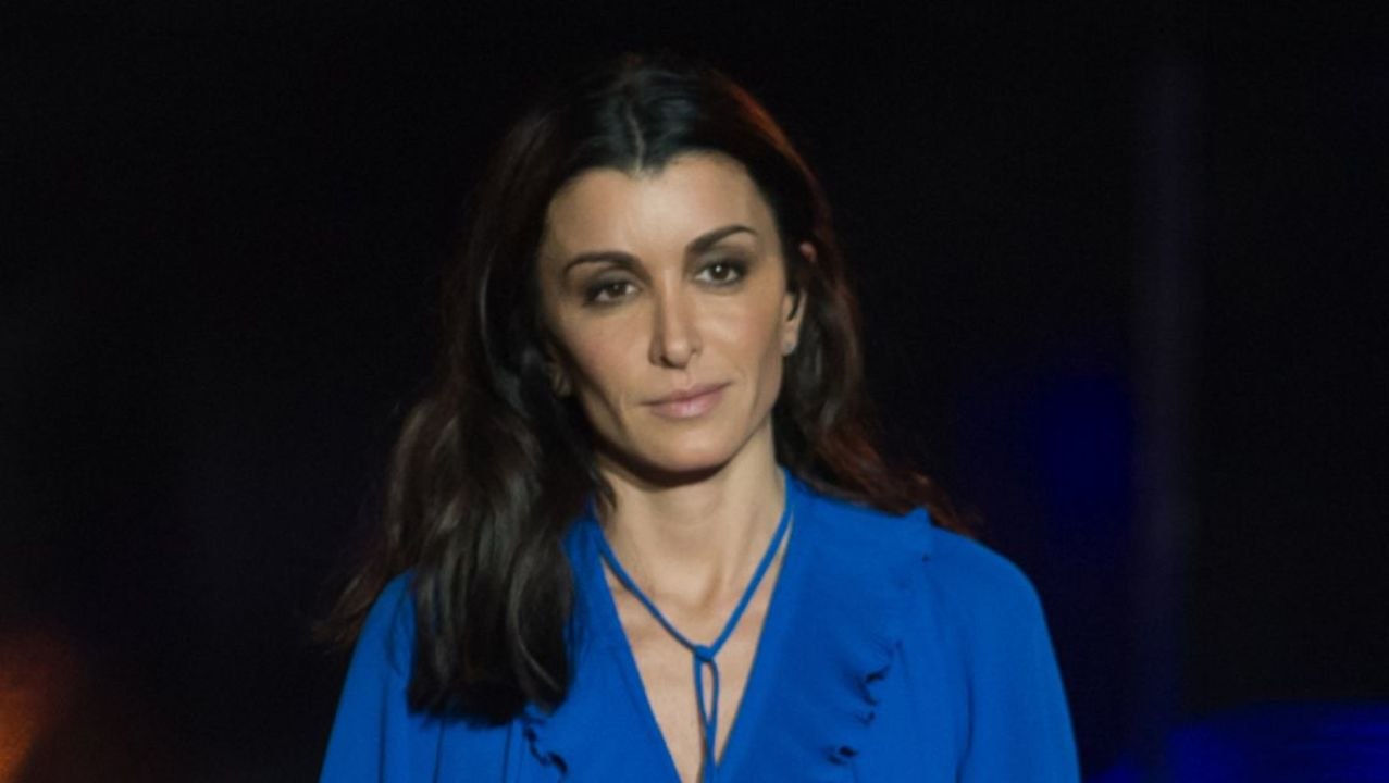 VOICI Jenifer bouleversée : la chanteuse craque en plein concert