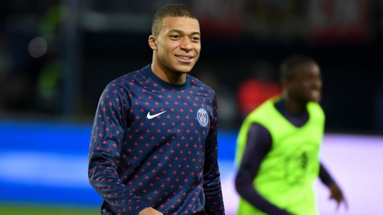 VOICI - Kylian Mbappé : cette adorable raison qui l’a poussé à participer aux Enfoirés