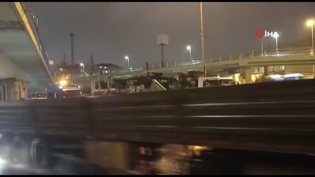 TEM bağlantı yolunda tır üstgeçide sıkıştı, trafik felç oldu