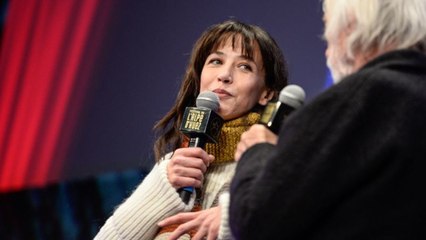 VOICI - Sophie Marceau humiliée : ce jour où elle a fini en larmes dans une émission de Patrick Sabatier