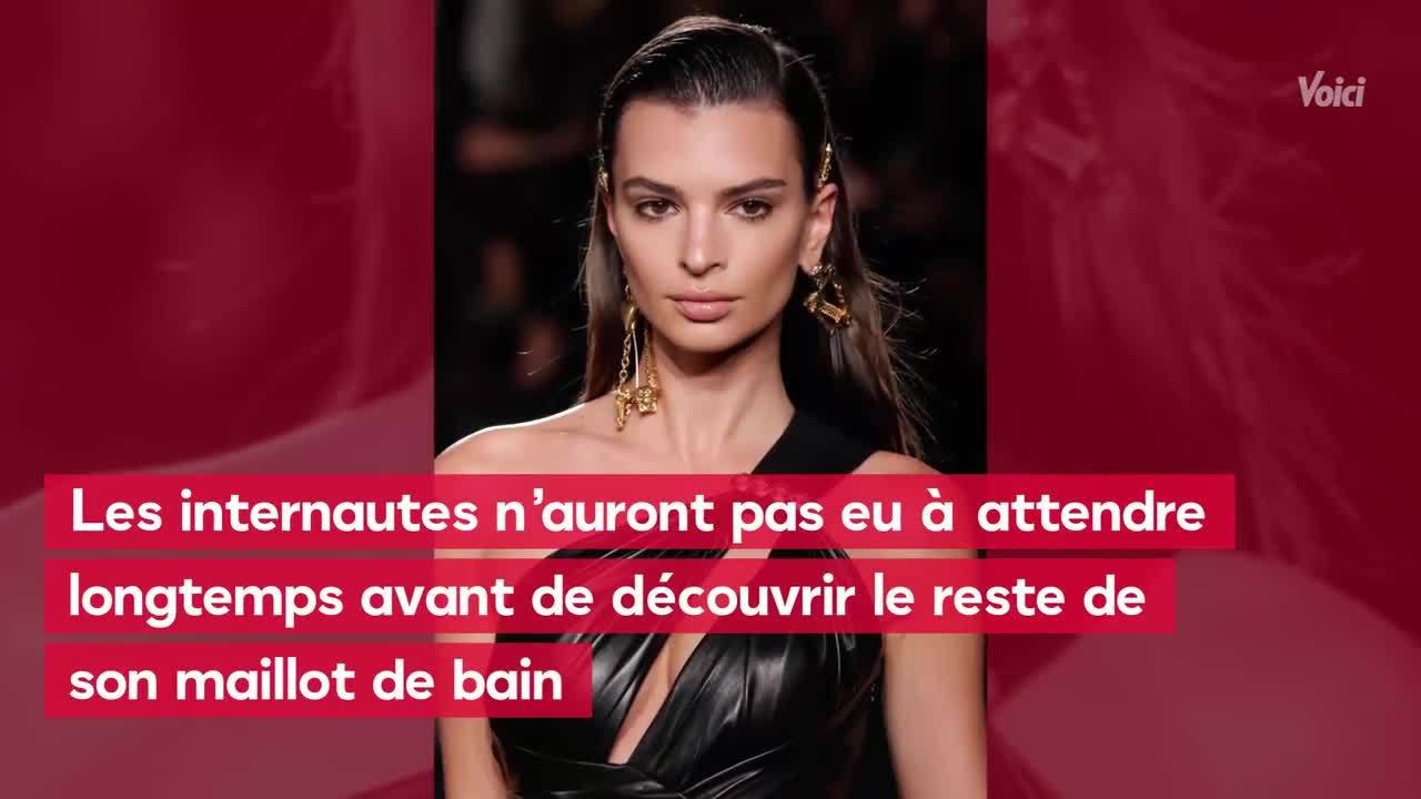 VOICI - Emily Ratajkowski pose dans un minuscule bikini qui ne cache pas grand chose