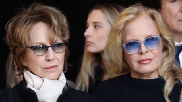 VOICI Sylvie Vartan et Nathalie Baye : ce proche de Laeticia les accuse du pire