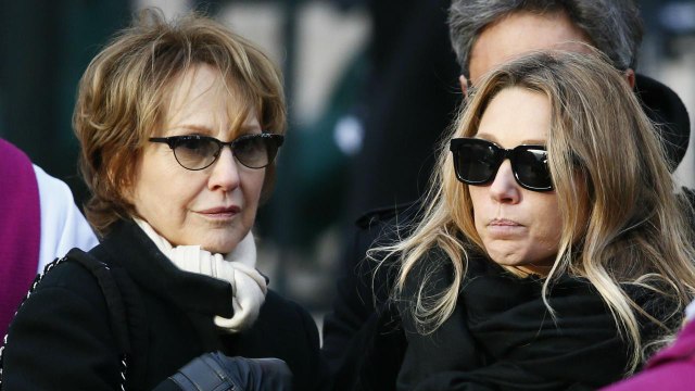 VOICI - Laura Smet : Nathalie Baye parle du combat de sa fille contre ses addictions