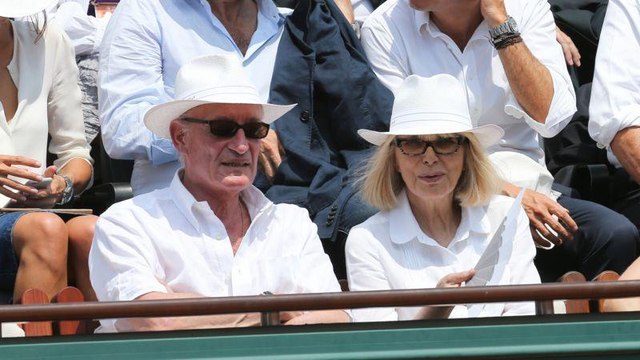 VOICI - Mireille Darc : sa déclaration bouleversante à son mari, juste avant de mourir