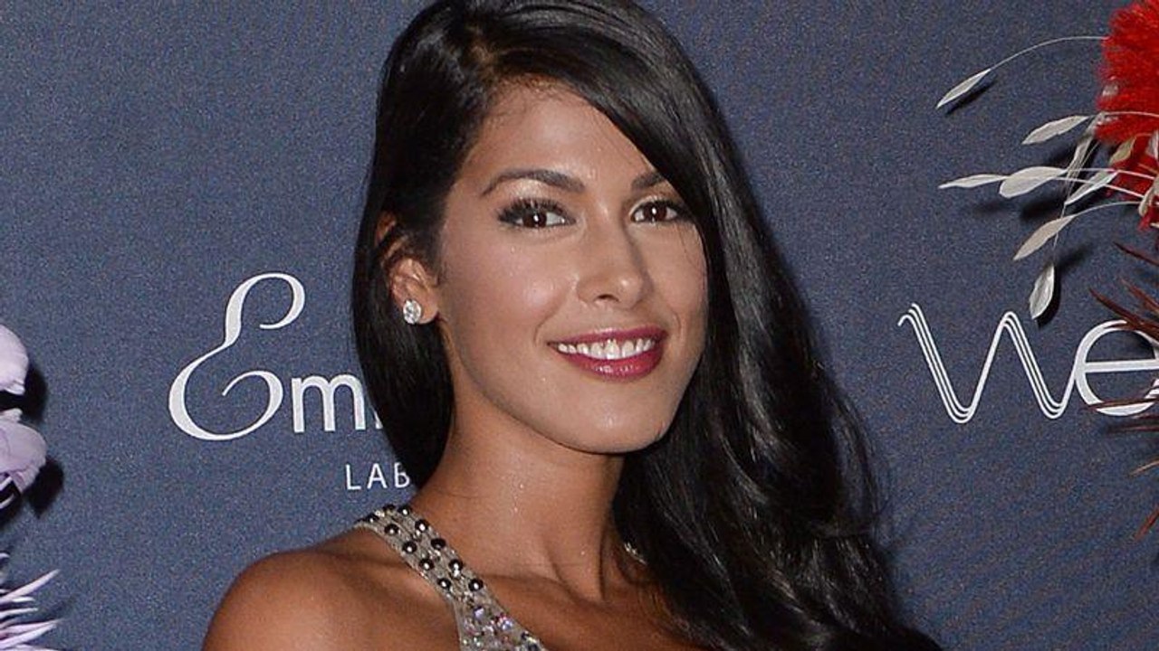 VOICI Ayem Nour sexy en bikini, elle répond avec humour à ses haters... et c'est très drôle !