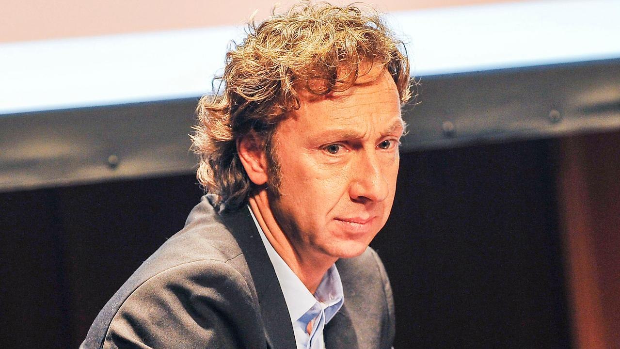 VOICI Stéphane Bern : son avis tranché sur le clash de Michel Drucker et Laurent Delahousse