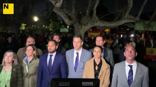 La manifestació acaba amb l'himne 'Espanya