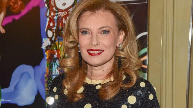 VOICI Valérie Trierweiler : amoureuse, elle respire le bonheur