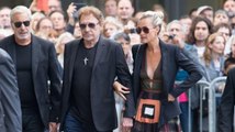 VOICI Johnny Hallyday : comment Laeticia l'a poussé à venir aux obsèques de Mireille Darc malgré la maladie