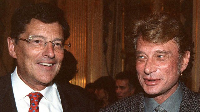 VOICI Laeticia Hallyday : découvrez le souvenir de Johnny qu’elle a laissé à Jean-Claude Camus