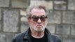 VOICI - Eddy Mitchell tacle son ami Johnny Hallyday et défend Laeticia