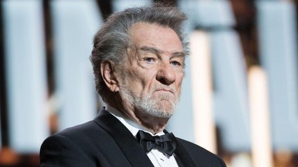 VOICI Eddy Mitchell : pourquoi il ne se rendra jamais sur la tombe de Johnny Hally­day à Saint-Barthé­lemy