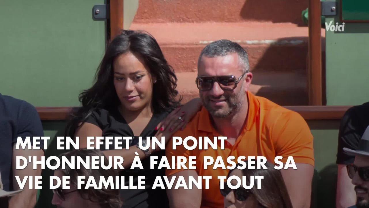VOICI - PHOTOS Amel Bent retrouve ses filles pour un moment en famille au parc