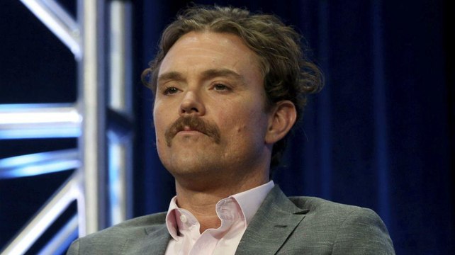 VOICI - L’arme fatale : finalement viré de la série pour son comportement odieux, Clayne Crawford réagit