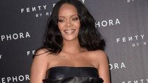 VOICI Rihanna très sexy en corset, elle dévoile son décolleté ultra plongeant