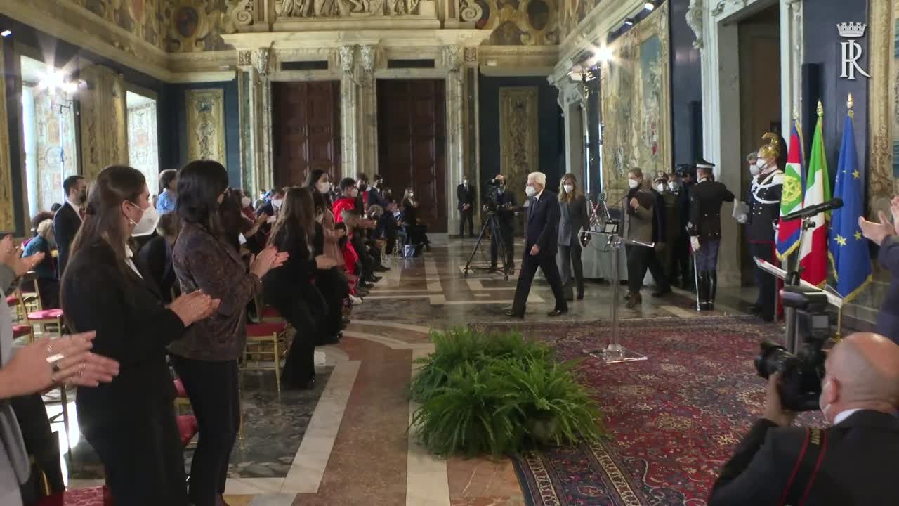 Quirinale, Mattarella ai giovani: "La vostra volonta' fa avere fiducia nel Paese"