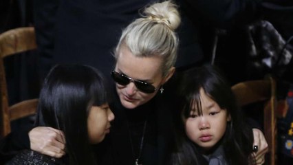 VOICI Héritage de Johnny Hallyday : le quotidien revigorant de Laeticia, Jade et Joy à New York
