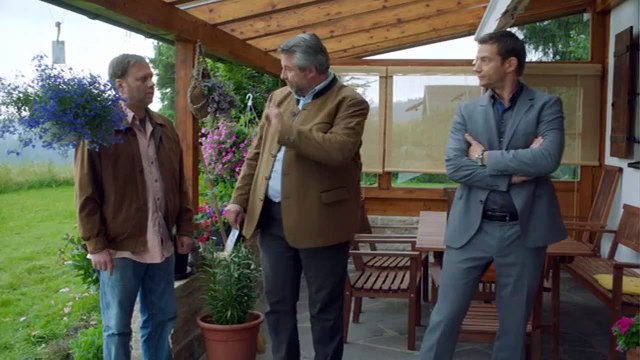 Die Rosenheim-Cops (339) Staffel 15 Folge 20 - Ein Koffer kommt selten allein