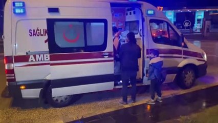 Minibüs ve otomobil çarpıştı, 5 kişi yaralandı