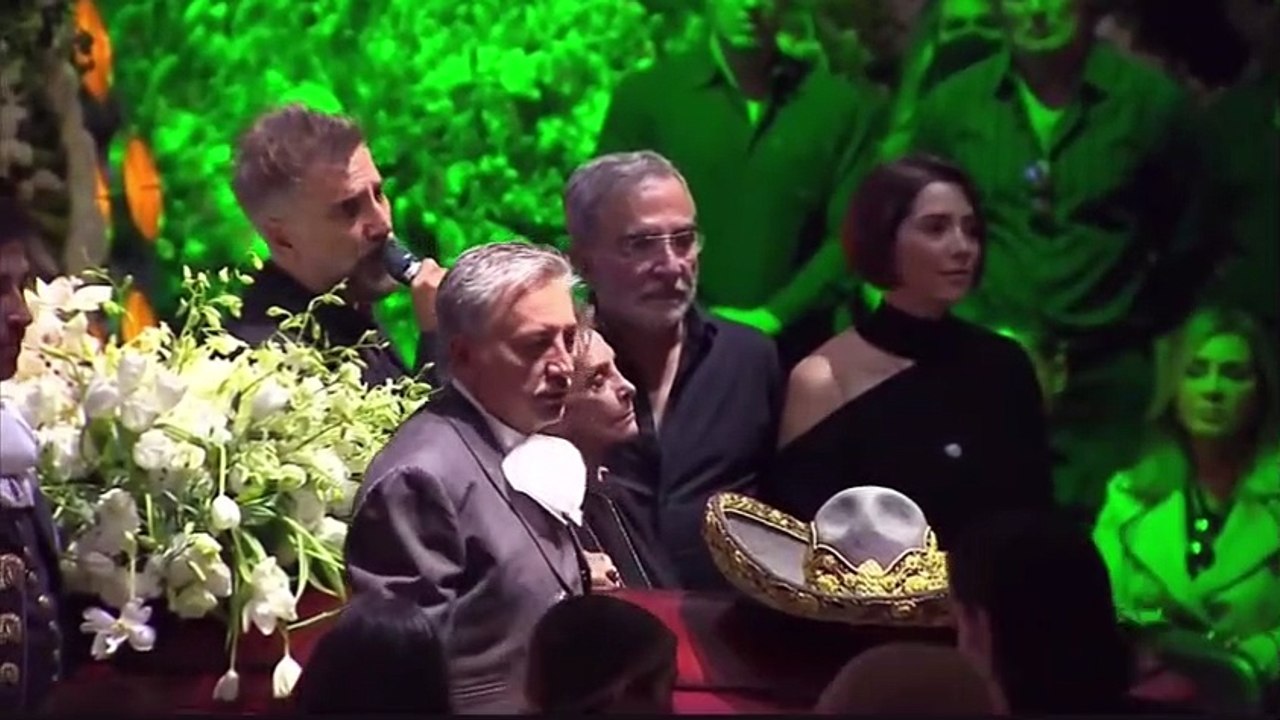 Cumplen último deseo de Vicente Fernández de ser despedido con "Volver volver" (VÍDEO)