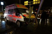 Son dakika haber... Hastası olan ambulans iki otomobille çarpıştı: 1 yaralı