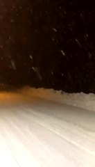 Uludağ'da şiddetini arttıran kar yolların kapanmasına neden oldu