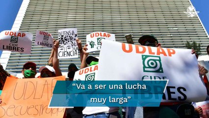 Al grito de "Álvarez-Buylla, la ciencia no es tuya", llega marcha de comunidad del CIDE al Senado