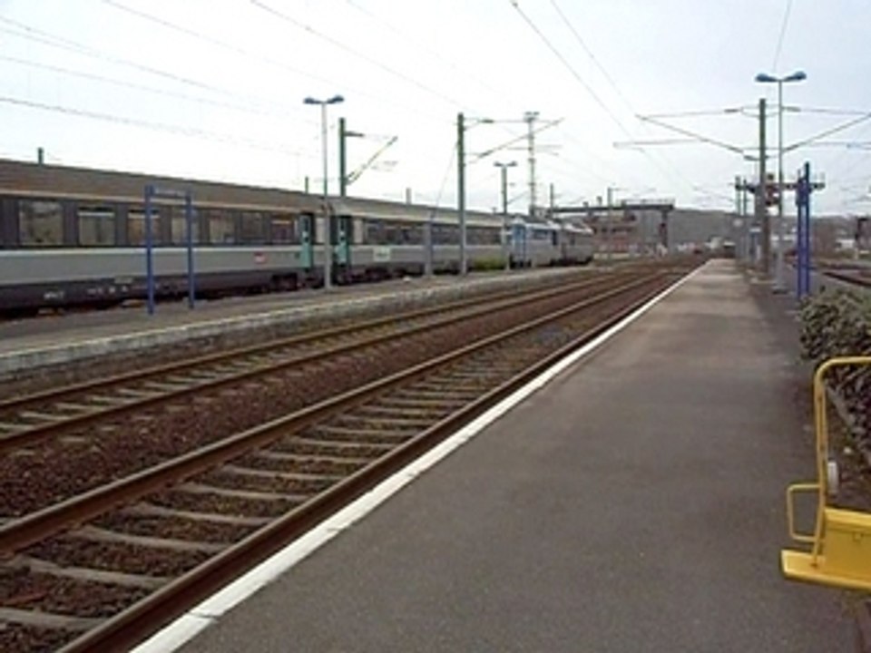 um de bb 67000 multiservice et en voyage avec 9 voitures