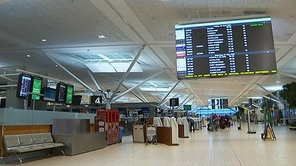 Passengers on two Queensland flights forced to quarantine for Christmas