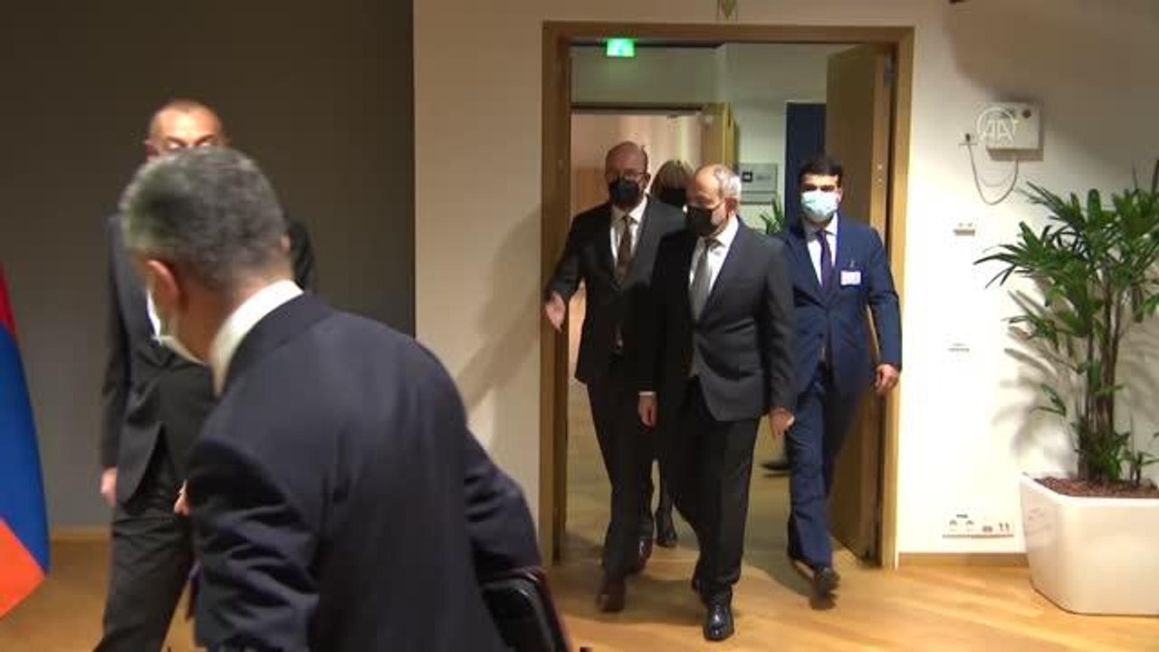 Aliyev ve Paşinyan, Michel ile üçlü görüşmede bir araya geldi