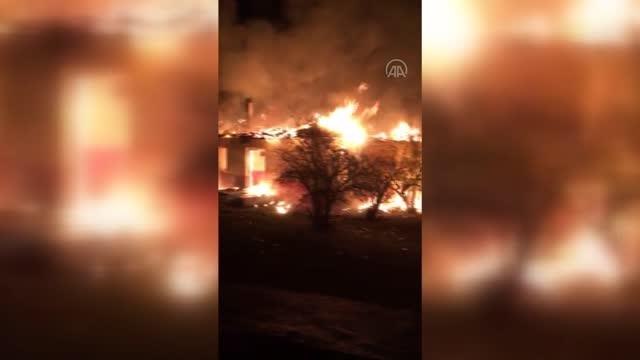 Son dakika gündem: Metruk binada çıkan yangın itfaiye ekiplerince söndürüldü