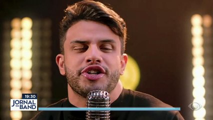 O cantor cearense Ávine Vinny foi solto hoje depois de passar a noite na prisão por fazer ameaças à ex-mulher. #BandJornalismo