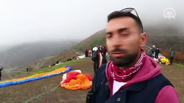Uçmakdere kışın da paraşüt tutkunlarını ağırlıyor