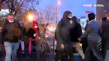 İstanbul'da yağmurun etkisiyle ulaşımda yoğunluk!