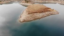 Baraj suları çekilince 4 bin yıllık höyük ortaya çıktı