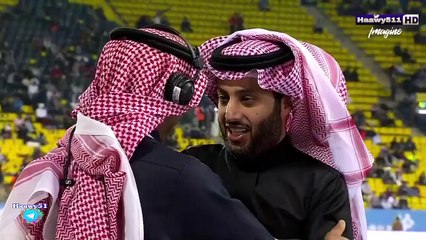شاهد: تركي آل الشيخ يطلب من يوسف الثنيان التصوير مع أبنائه